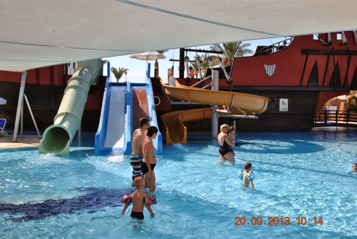 imagini hotel TITANIC LARA